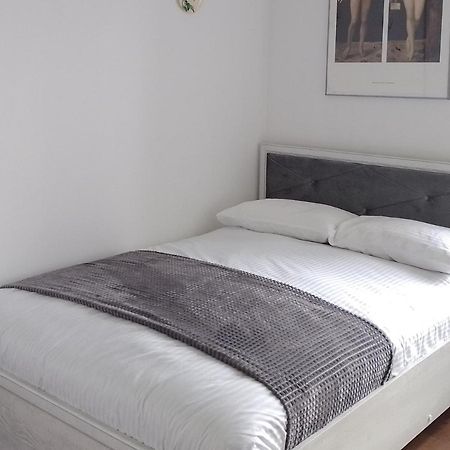 Premium Class Apartment, Free Parking, Maximum 5 Guests, 2 Bedrooms, 3 Beds Рига Екстер'єр фото
